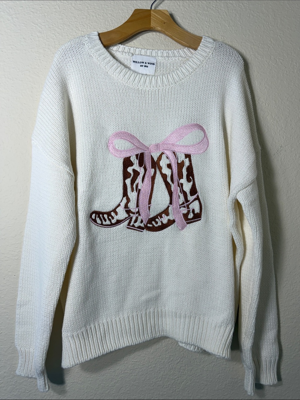 Willow & Wind Cowgirl Boots Pink Bow Intarsia Knit Sweater Cream Crewneck S